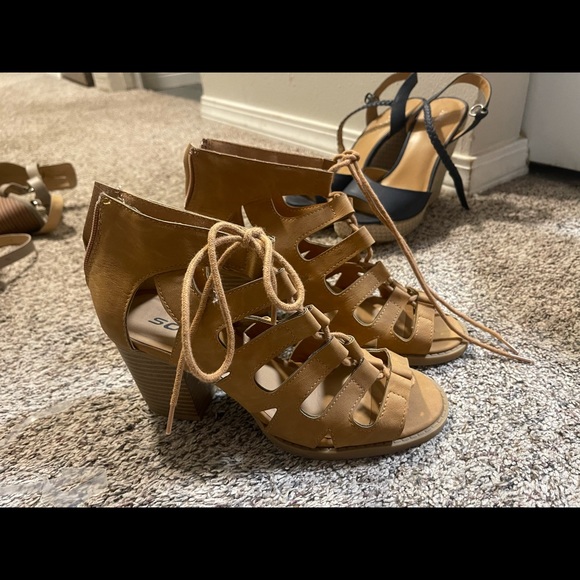 Brown heels - Picture 3 of 3